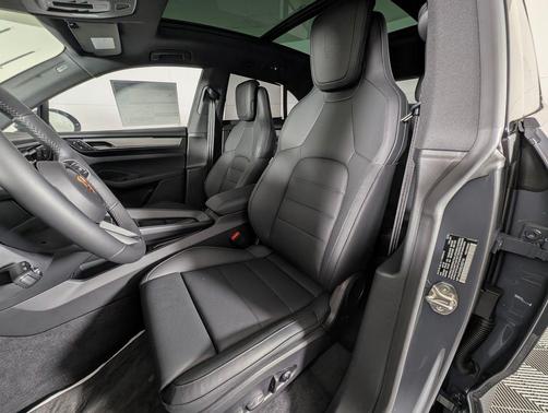 2025 Porsche Macan 4