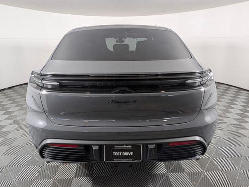 2025 Porsche Macan 4