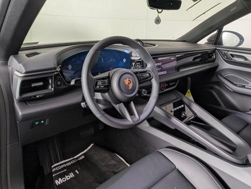 2025 Porsche Macan 4