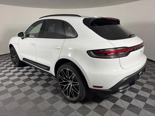 2025 Porsche Macan Base
