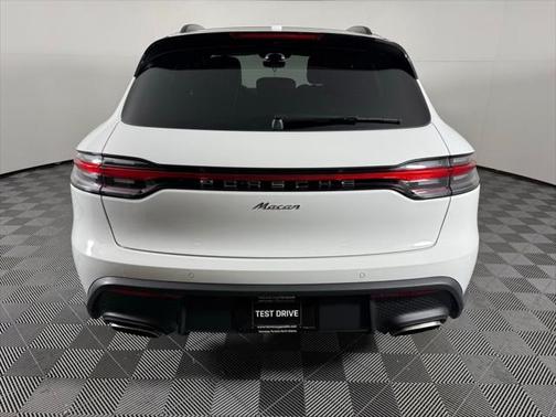 2025 Porsche Macan Base