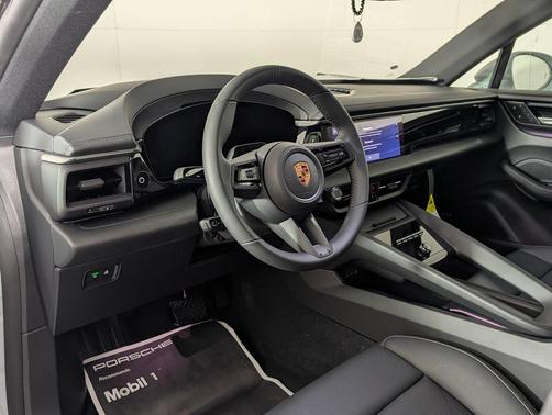 2026 Porsche Macan 4