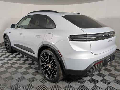 2026 Porsche Macan 4