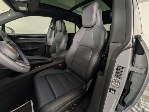 2026 Porsche Macan 4