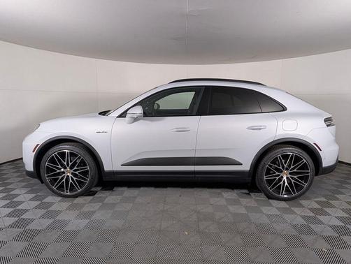 2026 Porsche Macan 4