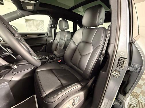 Dolomite Silver Metallic 2026 Porsche Macan T