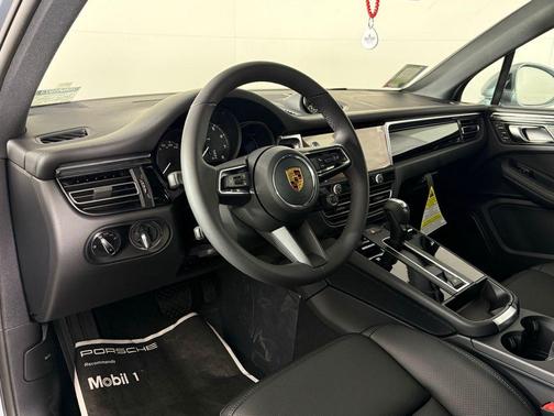 Dolomite Silver Metallic 2026 Porsche Macan T