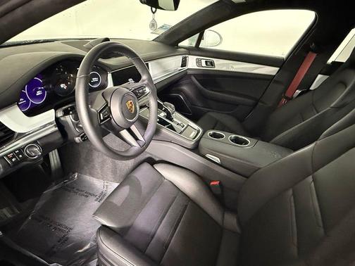 2022 Porsche Panamera 4 Executive