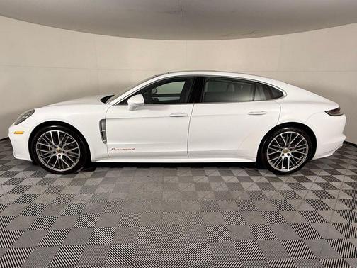 2022 Porsche Panamera 4 Executive