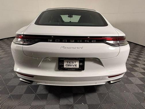 2022 Porsche Panamera 4 Executive