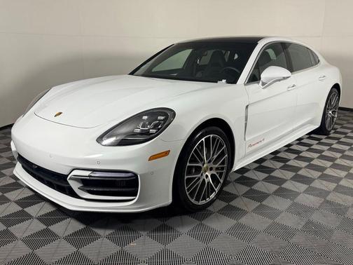 2022 Porsche Panamera 4 Executive