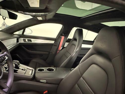 2022 Porsche Panamera 4 Executive