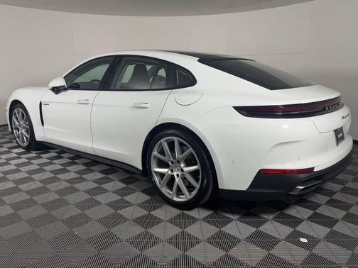 2026 Porsche Panamera 4 E-Hybrid