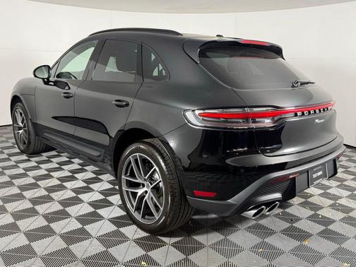 2025 Porsche Macan 2.0T