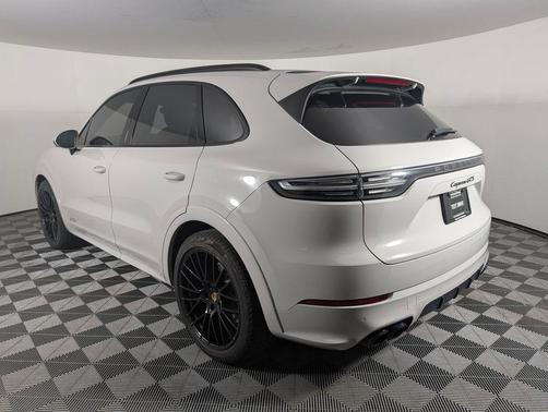 Chalk 2023 Porsche Cayenne GTS