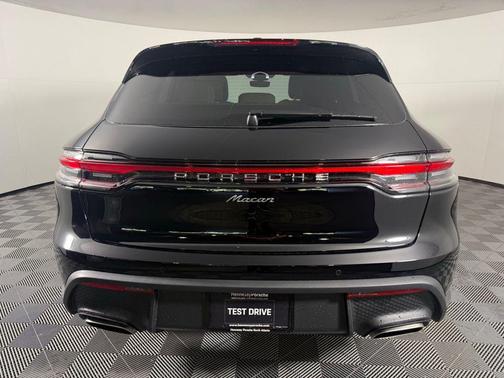 2025 Porsche Macan 2.0T