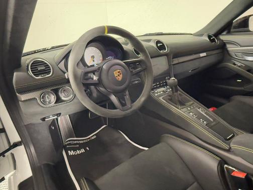 2025 Porsche 718 Cayman GT4 RS