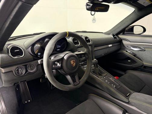 2025 Porsche 718 Cayman GT4 RS