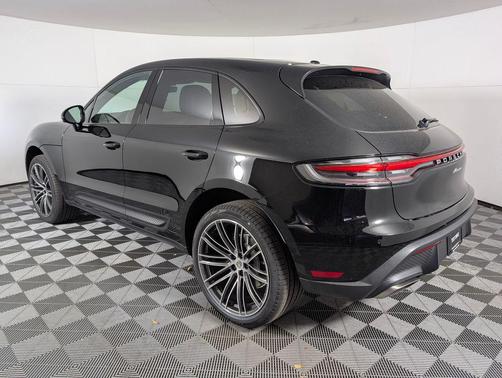 2026 Porsche Macan 