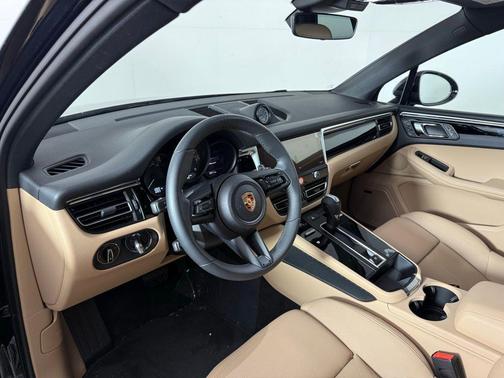 2025 Porsche Macan 2.0T