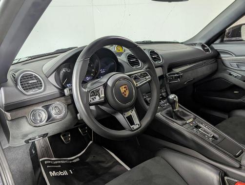 2023 Porsche 718 Spyder 