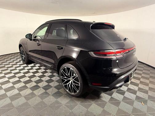 2025 Porsche Macan 2.0T