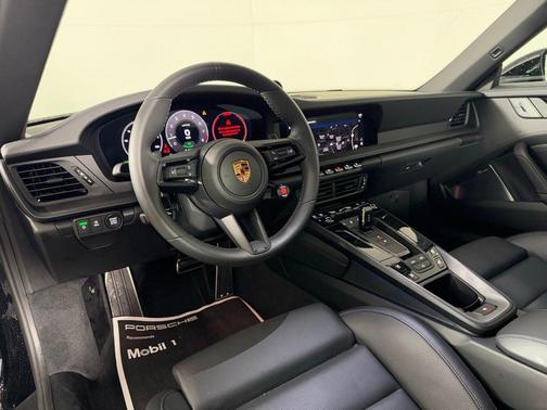 2025 Porsche 911 Carrera 4 GTS