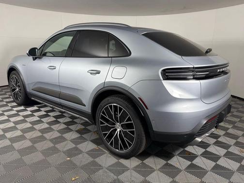 2025 Porsche Macan 4