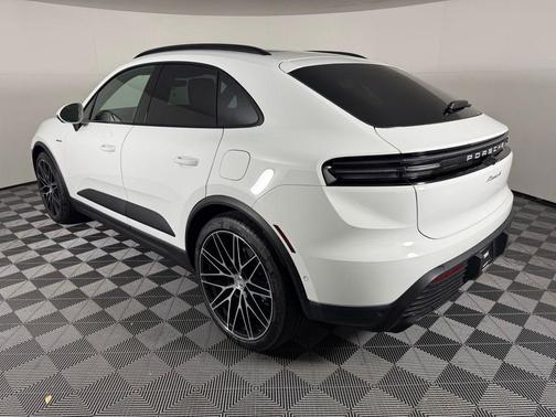 2025 Porsche Macan 4