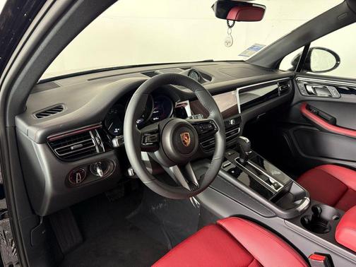 2025 Porsche Macan 2.0T