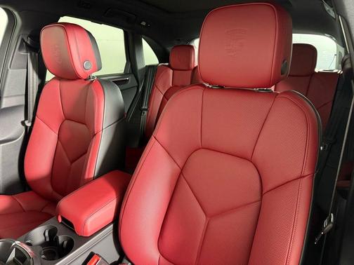 2025 Porsche Macan 2.0T