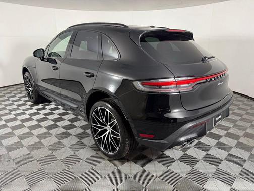 2025 Porsche Macan 2.0T