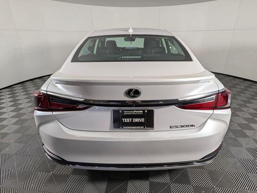 2025 Lexus ES 300h Base