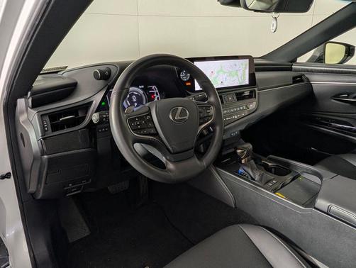 2025 Lexus ES 300h Base