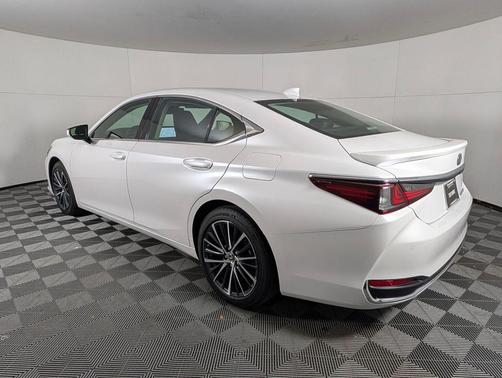 2025 Lexus ES 300h Base