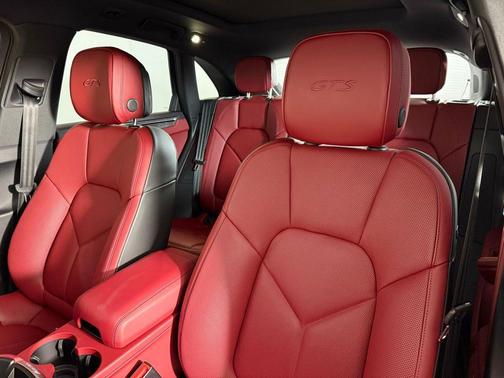 2025 Porsche Macan GTS