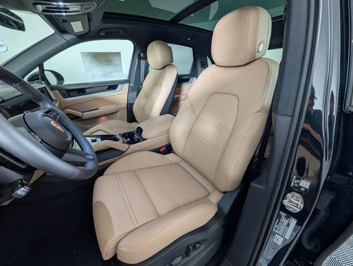 Chromite Black Metallic 2026 Porsche Cayenne Cayenne S E-Hybrid