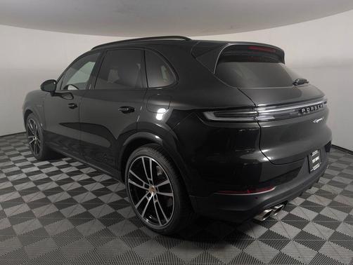 Chromite Black Metallic 2026 Porsche Cayenne Cayenne S E-Hybrid