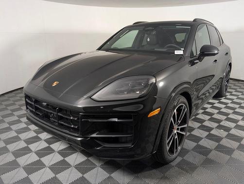Chromite Black Metallic 2026 Porsche Cayenne GTS