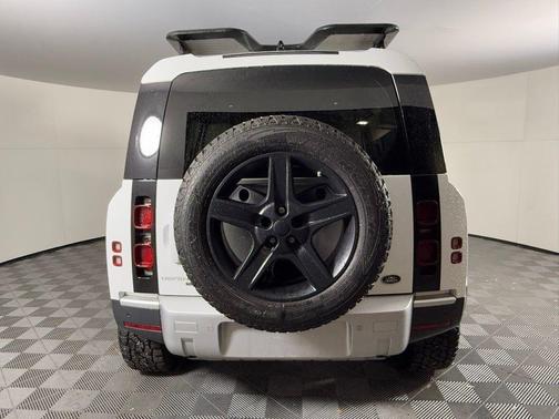 2020 Land Rover Defender 110 SE