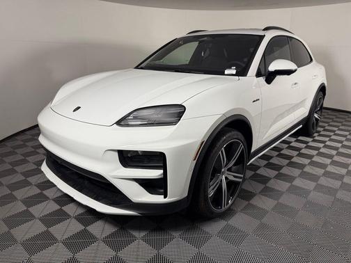 2025 Porsche Macan Turbo