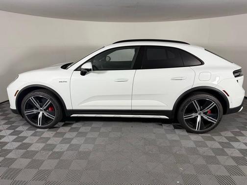 2025 Porsche Macan Turbo