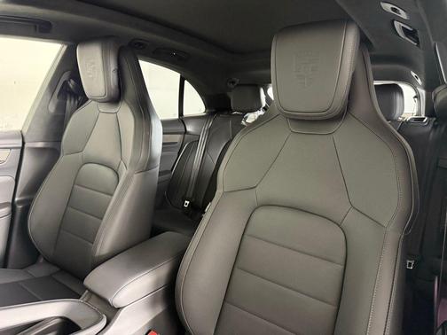 2025 Porsche Macan Turbo