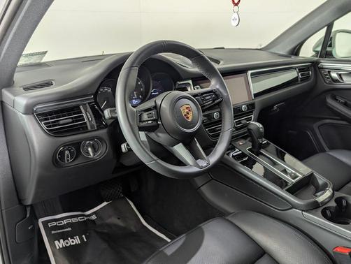 2025 Porsche Macan 2.0T