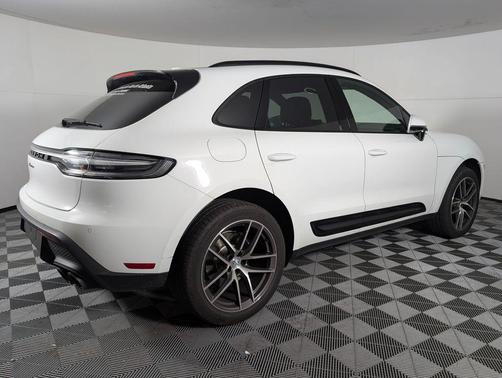 2025 Porsche Macan 2.0T