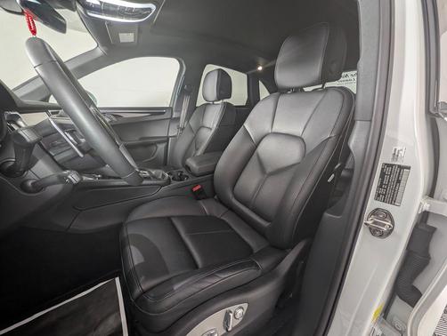 2025 Porsche Macan 2.0T