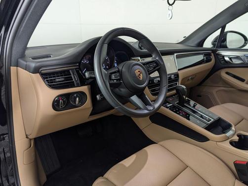 2025 Porsche Macan 2.0T