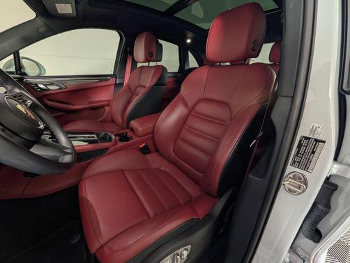 Carrara White Metallic 2023 Porsche Macan Macan