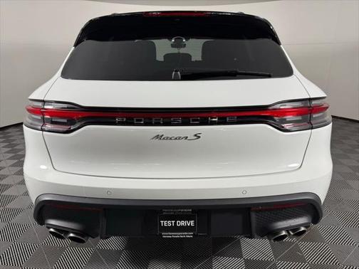 2025 Porsche Macan Base