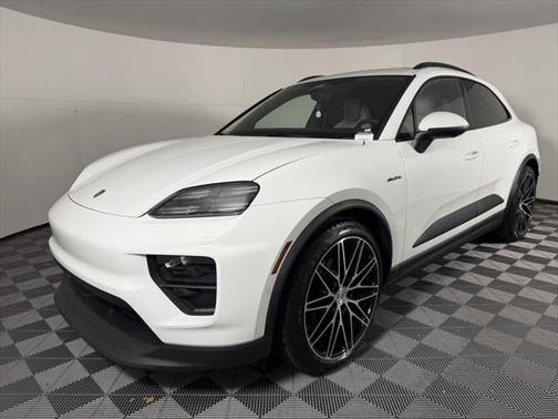 2025 Porsche Macan Base